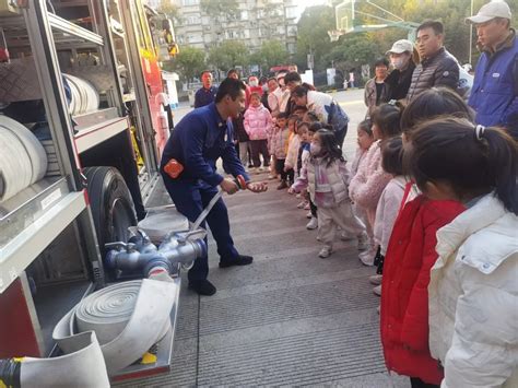 萌娃走进消防救援站，零距离、沉浸式学习消防知识