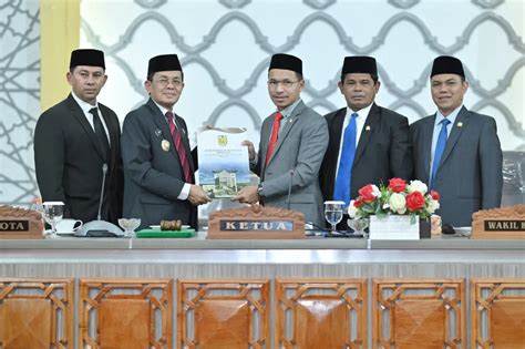 Dprk Banda Aceh Gelar Paripurna Penyampaian Dan Penyerahan R Kua Ppas