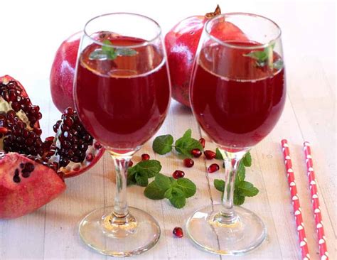 How To Make Homemade Pomegranate Juice Ministry Of Curry