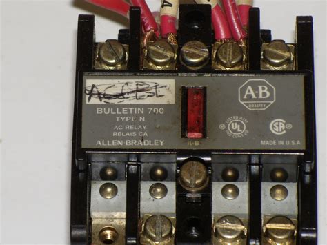 15349 0005 Of ALLEN BRADLEY 700 N400A1 AC RELAY Relais CA SER C 15349