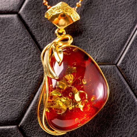 Ciondolo In Ambra Baltica Rosso Cognac Gemma Naturale Con Inclusioni