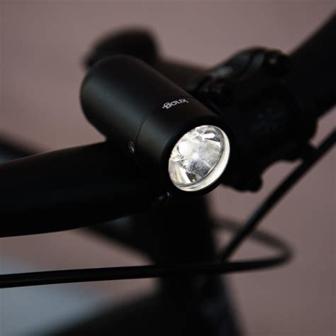 Фонарь передний Knog Plug Front 250 в магазине велосипедных акссесуаров ...