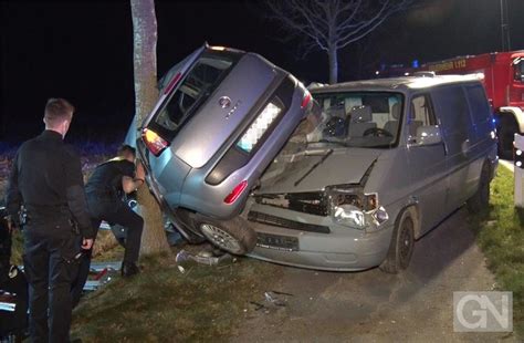 Zwei Verletzte Bei Unfall Zwischen Transporter Und Kleinwagen