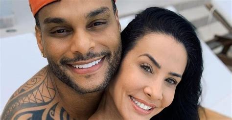 Scheila Carvalho Posa De Biqu Ni Fio Dental E Ganha M O Boba Do Marido