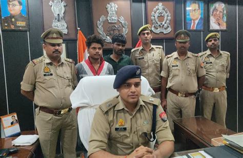 Bareilly Police Arrested 2 Sim Was Inserted In Looted Mobile लूट के