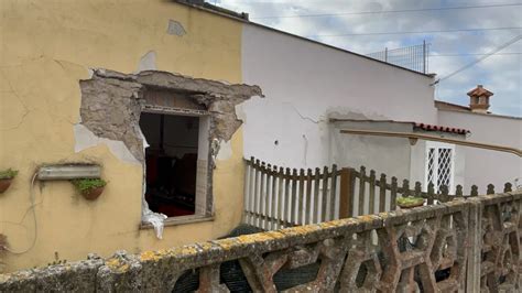 Villetta Esplosa In Via Della Cannuccia Ad Anzio Evacuata Una Famiglia