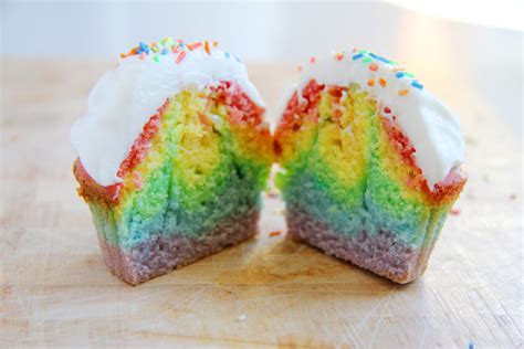 Ein Tolles Rezept F R Regenbogen Cupcakes Mit Frosting