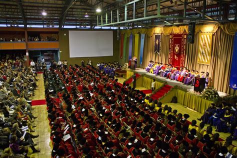 Graduación De La Usfq Un Magno Y Pintoresco Evento Para Entregar Los