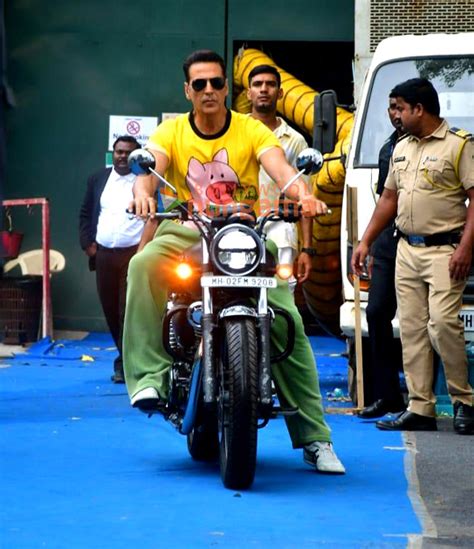 Photos Akshay Kumar Snapped On A Bike In Juhu Akshay Kumar Images