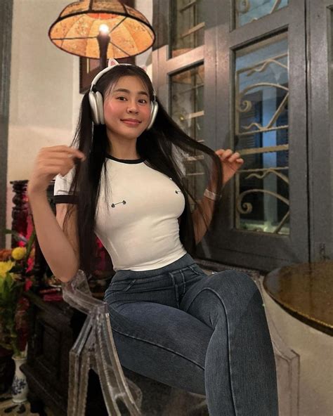 Đi biển nóng bỏng hot gymer Phan Thiết để lộ đường cong nữ thần