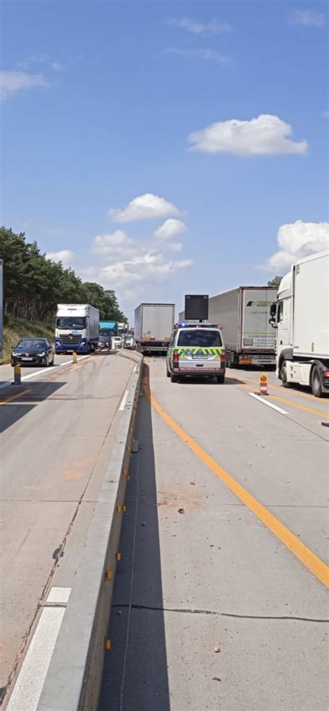 Zwei LKW Unfälle sorgen für Verkehrschaos auf der A2