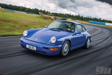 Porsche 964 RS vs 964 Carrera 4 Lightweight | Total 911