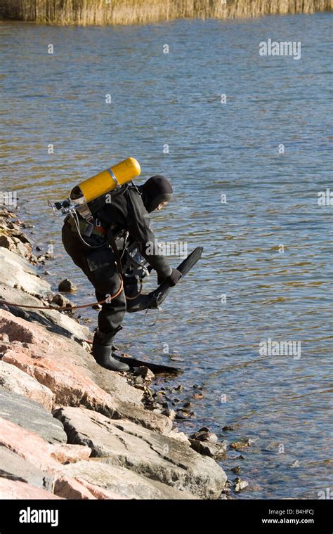 Scuba Diver Getting Ready To Dive Stock Photo Alamy