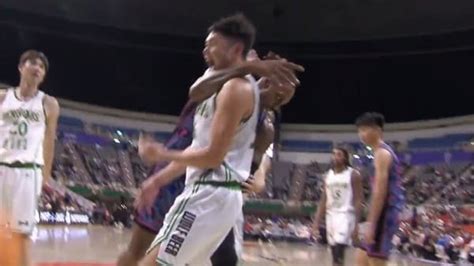 Basketball Top5 影快訊雲豹不敵台啤苦吞四連敗！「魔獸」霍華德比賽後段被惹毛 直接給朱億宗金臂勾