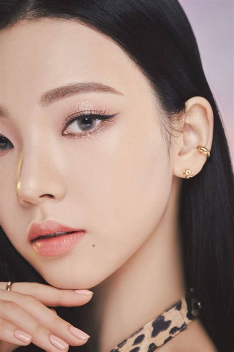 Karina Girl Group Lovely Beautiful Pearl Earrings Pearls Hot Board