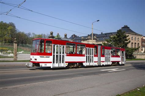 Th Ringen Junger Bmw Fahrer Kracht In Stra Enbahn Nach Ampelrennen