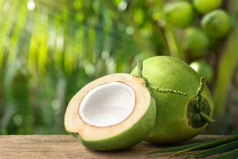 Goûtez à leau de Coco locale et naturelle L Effet Mer Guadeloupe