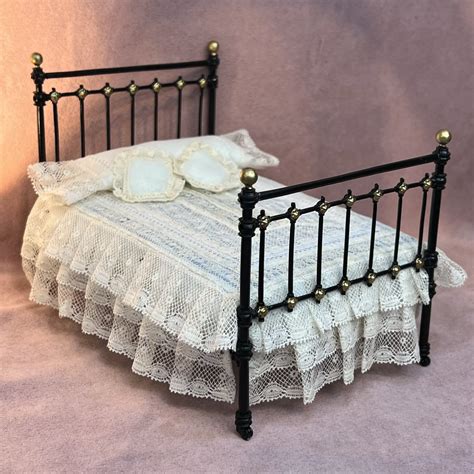 Blonde sengetæppe m pyntepuder Miniature blonder