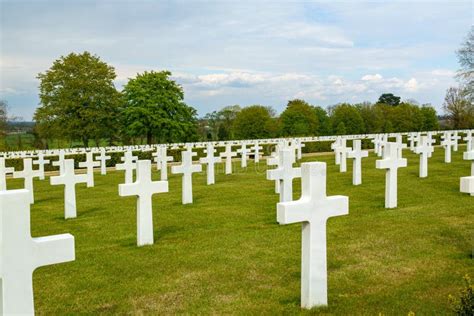 World War White Cross Memorial Graves At Cambridge American Cemetery