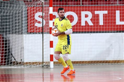 Goleiro Da Sele O Brasileira De Futsal Completa Jogos A Camisa