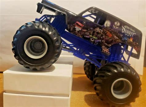 Hot Wheels Monster Jam Son Uva Digger Scale Truck