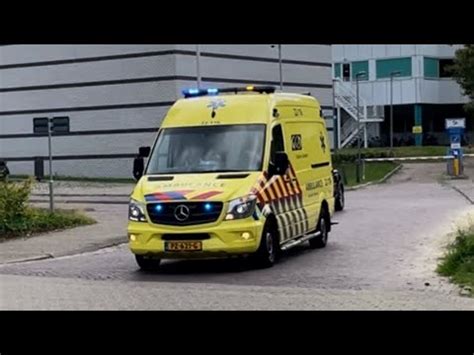 Ambulance 22 116 Vertrekt Met Spoed Vanaf Het Catharina Ziekenhuis Naar