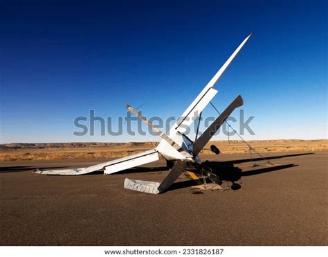 12 Small Plane Crash America Images, Stock Photos, 3D objects ...