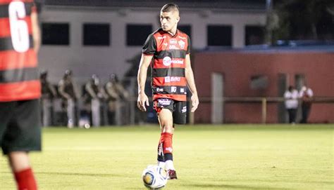 Meia do Vitória celebra gol no Barradão lotado Sensação inexplicável