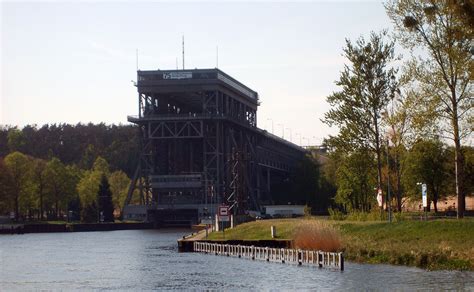 Boat lift | Copyright-free photo (by M. Vorel) | LibreShot