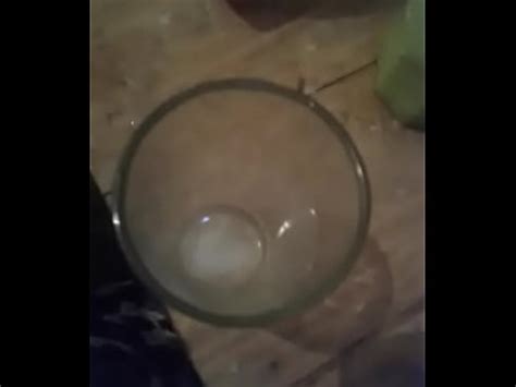 SIRVIENDOME LA LECHE PARA EL DESAYUNO XVIDEOS