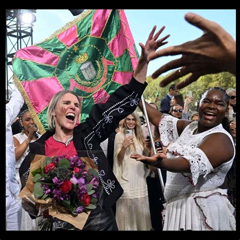 Escola De Samba N O Viaja Bem Chlo Encerra Desfile Bateria Da