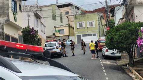 Ladr O Rouba Carro De Autoescola E Colide Outro Carro Durante Fuga