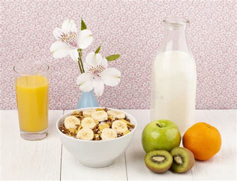 Cereal with fruits stock image. Image of dish, fitness - 25463347