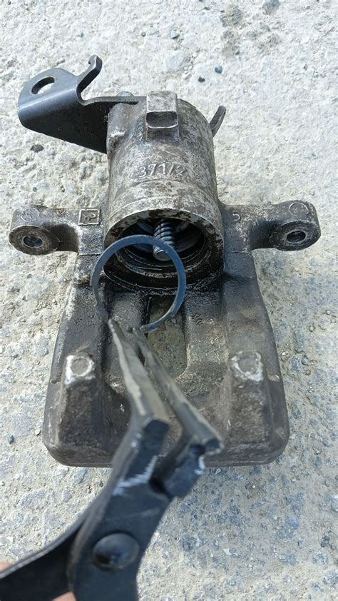 Ремонт заднего суппорта Меган 2 — Renault Megane II, 1,6 л, 2006 года ...