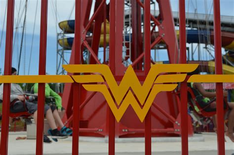 Wonder Woman Lasso Of Truth Queue Structures Six Flags America Maryland Usa 🇺🇸 2017