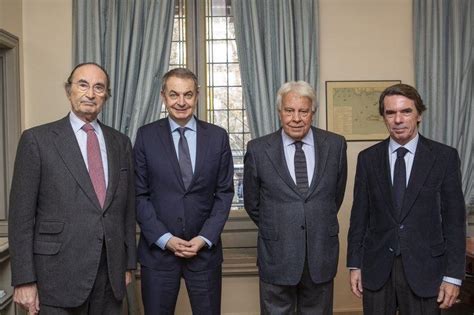 Zapatero Aznar y González juntos en la reunión del patronato de Elcano