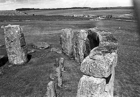 Do Photos Show Stonehenge Being Built Years Ago Stationgossip