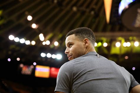 [watch] If Looks Could Kill Best Reactions To Steph Curry S Mom Getting Too Close For Comfort