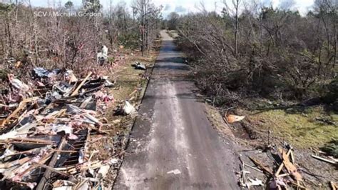 Video More Than 3 Dozen Tornadoes Reported In 4 States Abc News