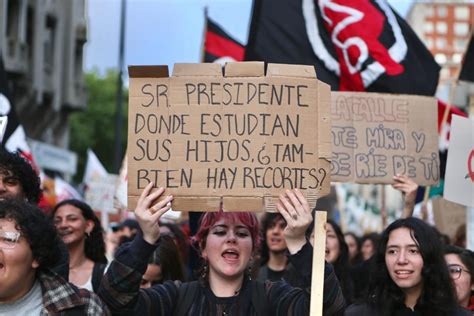 Docentes De Secundaria Y Udelar Marcharon Junto A Estudiantes En