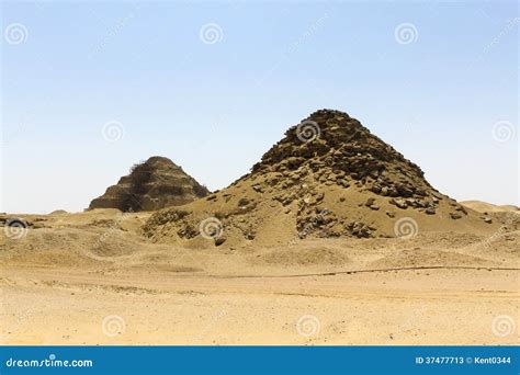 Pyramid Of Userkaf Egypt Stock Image Image Of Dead 37477713