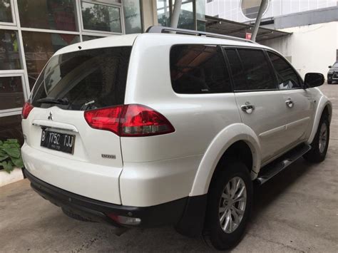 Mitsubishi Pajero Sport Exceed Putih New Year