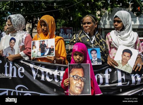 Dhaka Bangladesh 30th Aug 2022 A Kid And Women Hold Pictures Of