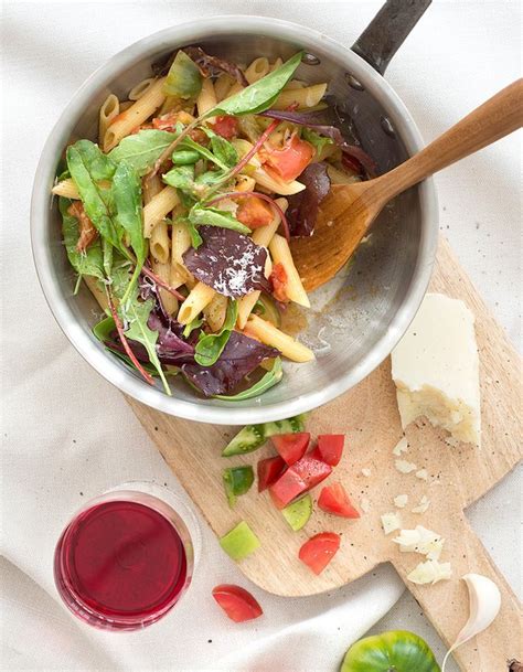 Penne Aux Tomates Et Aux Pousses Pour Personnes Recettes Elle Table