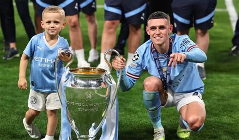 Manchester City Quieren Más Del Wey Phil Foden Presume A Su Hijo