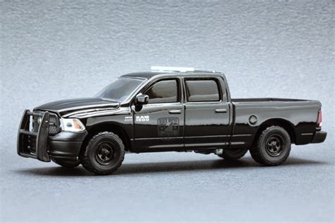 Diecast Hobbist 2014 Dodge Ram 1500 Black Bandit Police