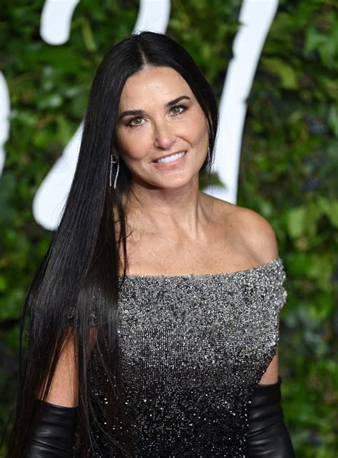 Demi Moore pozuje się w skąpym bikini Pochwaliła się smukłą sylwetką pomponik pl