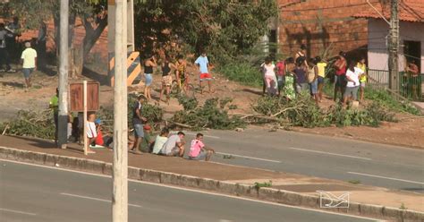 G1 Moradores Bloqueiam Avenida Daniel De La Touche Em Protesto