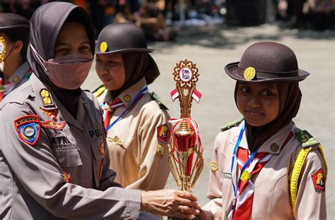 Salsabila Listyarina Juara Harapan Lomba Perkemahan Bhayangkara