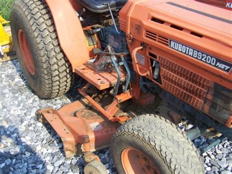 64 Kubota B9200 4x4 Compact Tractor With Belly Mower Lot 64